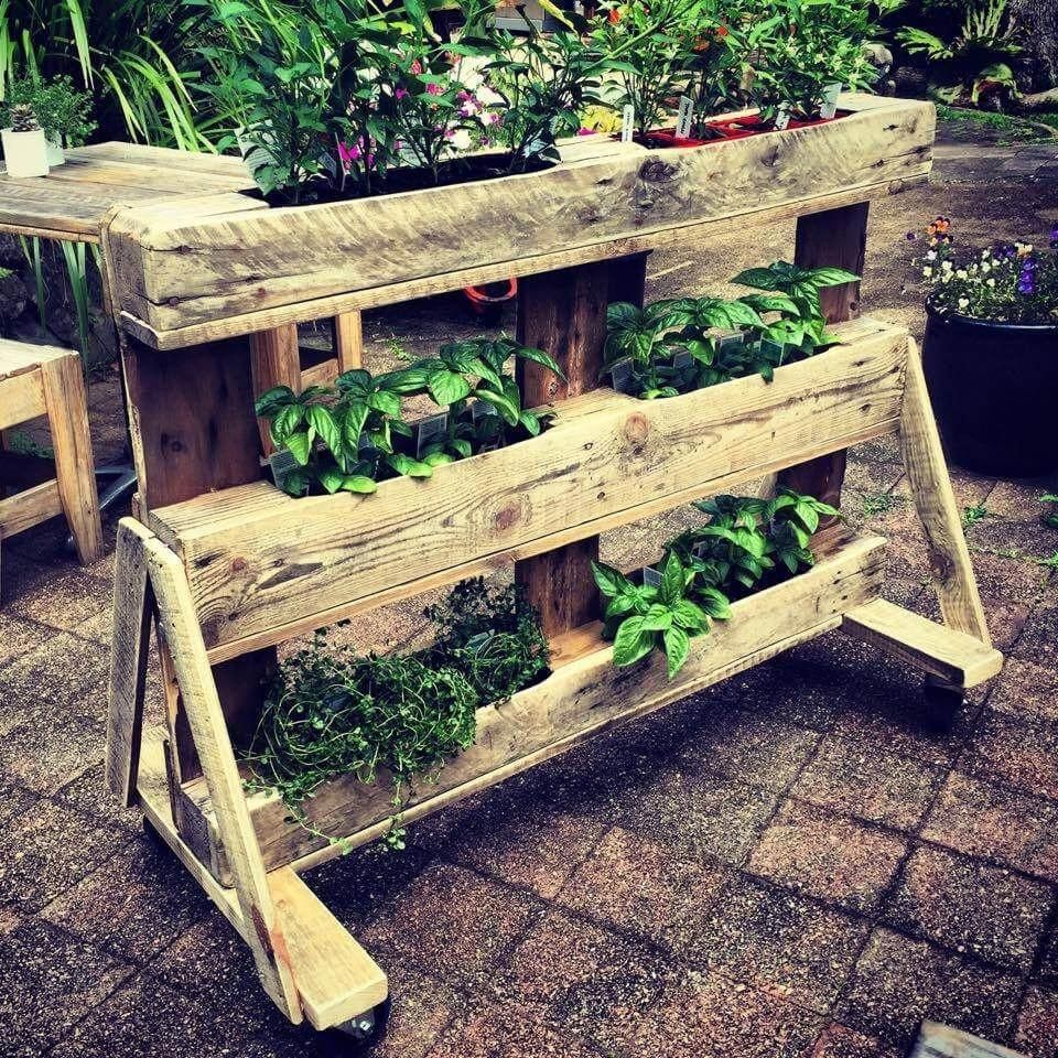 Pallet Centerpiece from 101 Pallets